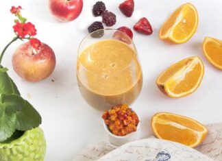 Smuti pored isečenog voća