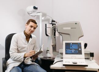 Doktor u ordinaciji.